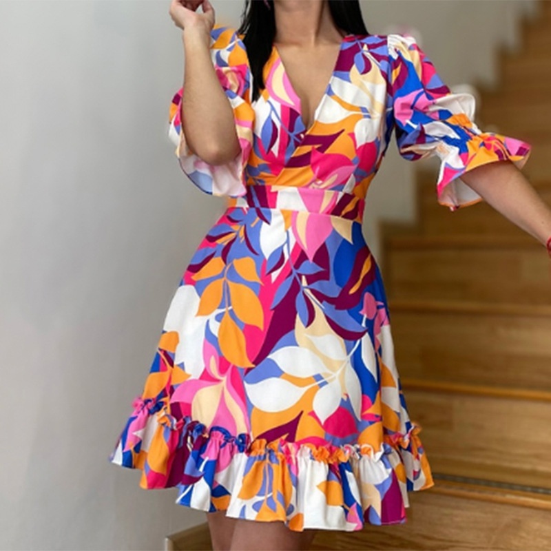 Neues europäisches und amerikanisches Damenkleid für den Frühjahrshandel 2026: Elegantes, bedrucktes, modisches, figurbetontes Kleid mit V-Ausschnitt und Rüschen._voghion.com
