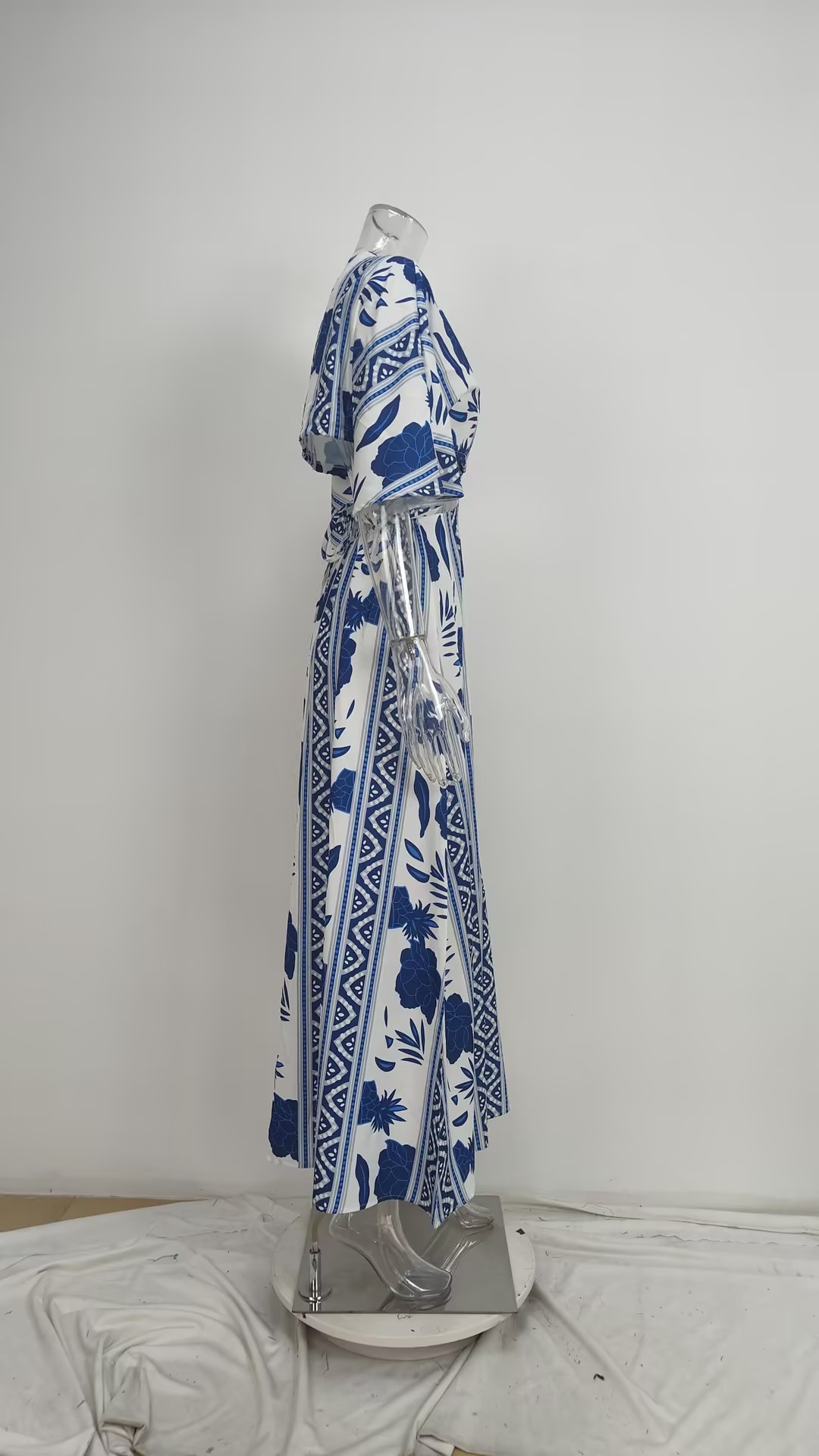 Fashionable Women's V-neck Printed Strap Dress For Plus Size_voghion.com