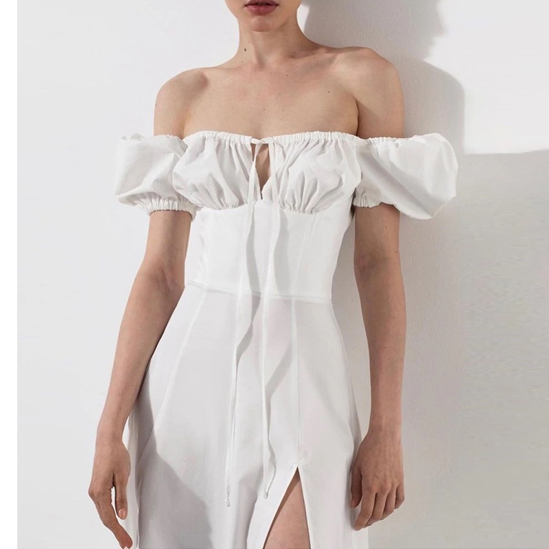 Frühjahr 2026 – Neue Damenmode im europäisch-amerikanischen Resort-Stil: Elegantes und sexy langes Kleid mit Schlitz und schulterfreiem Design._voghion.com