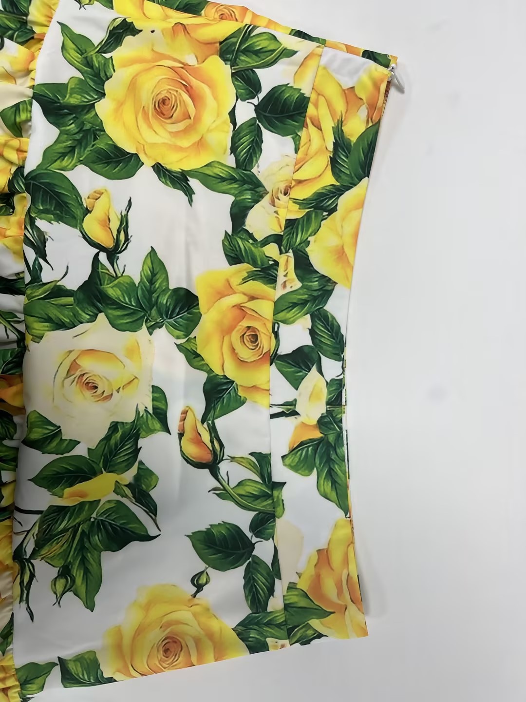 Conjunto de mujer elegante falda plisada estampada y top moda_voghion.com
