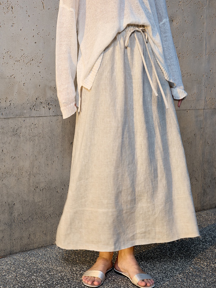 Rok in Old Money-stijl met hoge, losse, rechte vorm, lente/zomer, linnen rok met elastische taille en middellange A-lijn._voghion.com