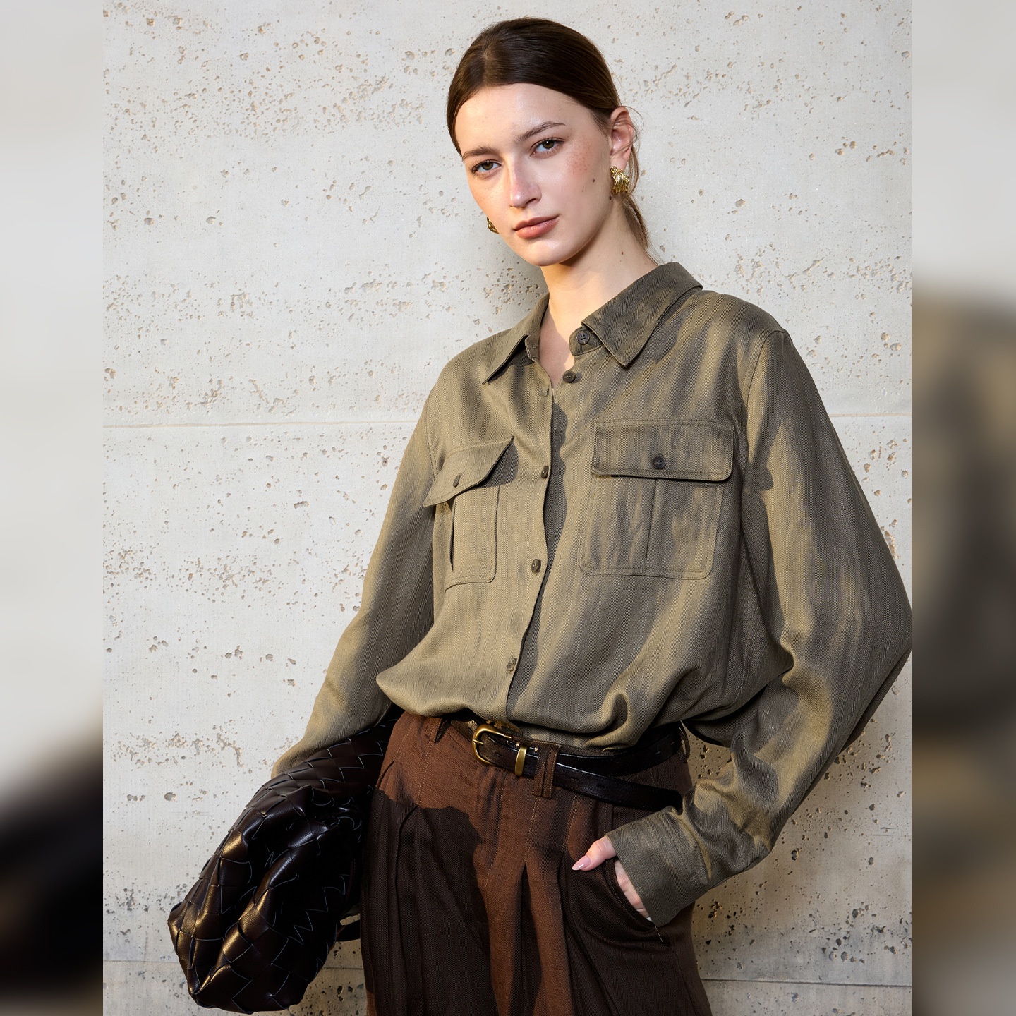 Camicia da donna in lino Tencel stile old money con colletto risvoltato e tasche da lavoro, ampia e versatile in cotone e lino per la primavera._voghion.com
