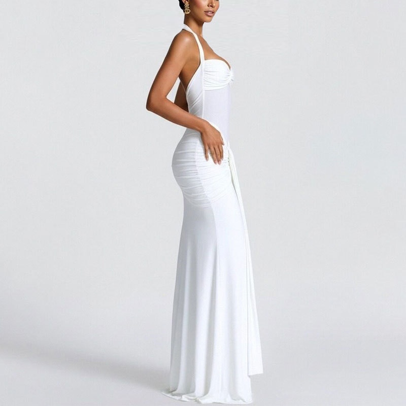 Elegant lång damklänning i mesh med halterneck och passform_voghion.com