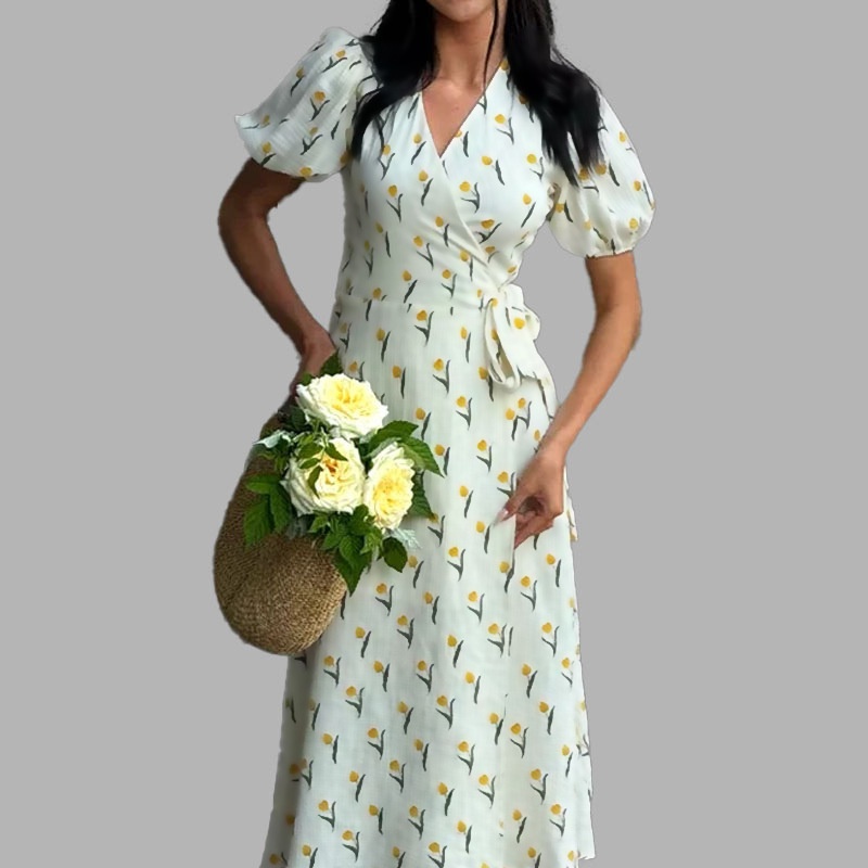 Elegant blommig klänning med v-ringning och puffärmar för plus size_voghion.com
