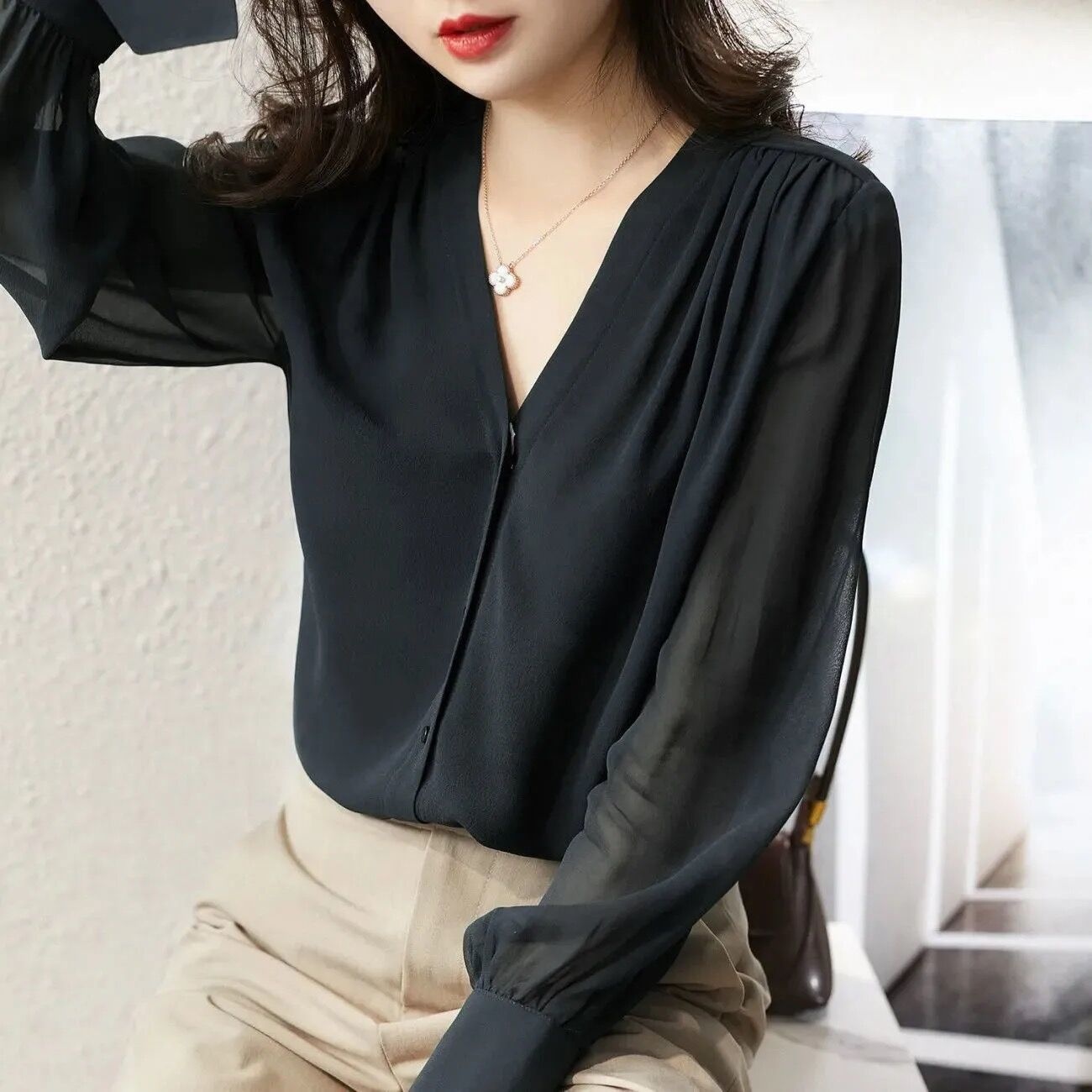 Plus-size Spring And Autumn Women's Chiffon Blouse, Vintage Simple Slimming V-neck Long-sleeve Elegant Shirt_voghion.com