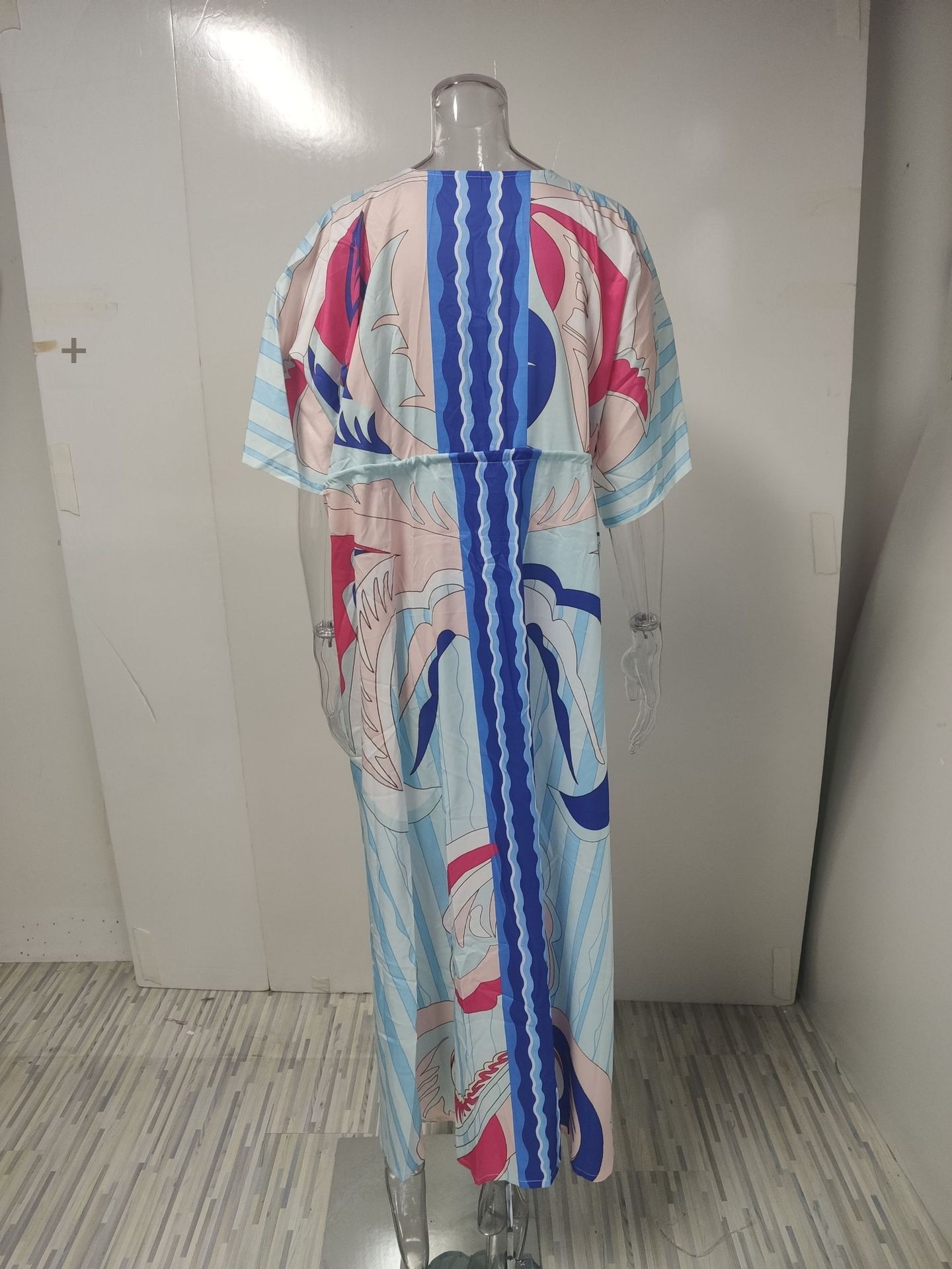 Dames maxi jurk met v-hals print en wijde zoom_voghion.com