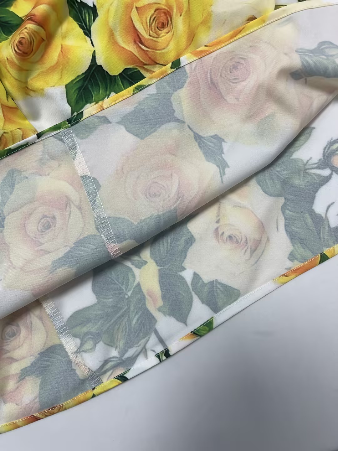 Conjunto de mujer elegante falda plisada estampada y top moda_voghion.com