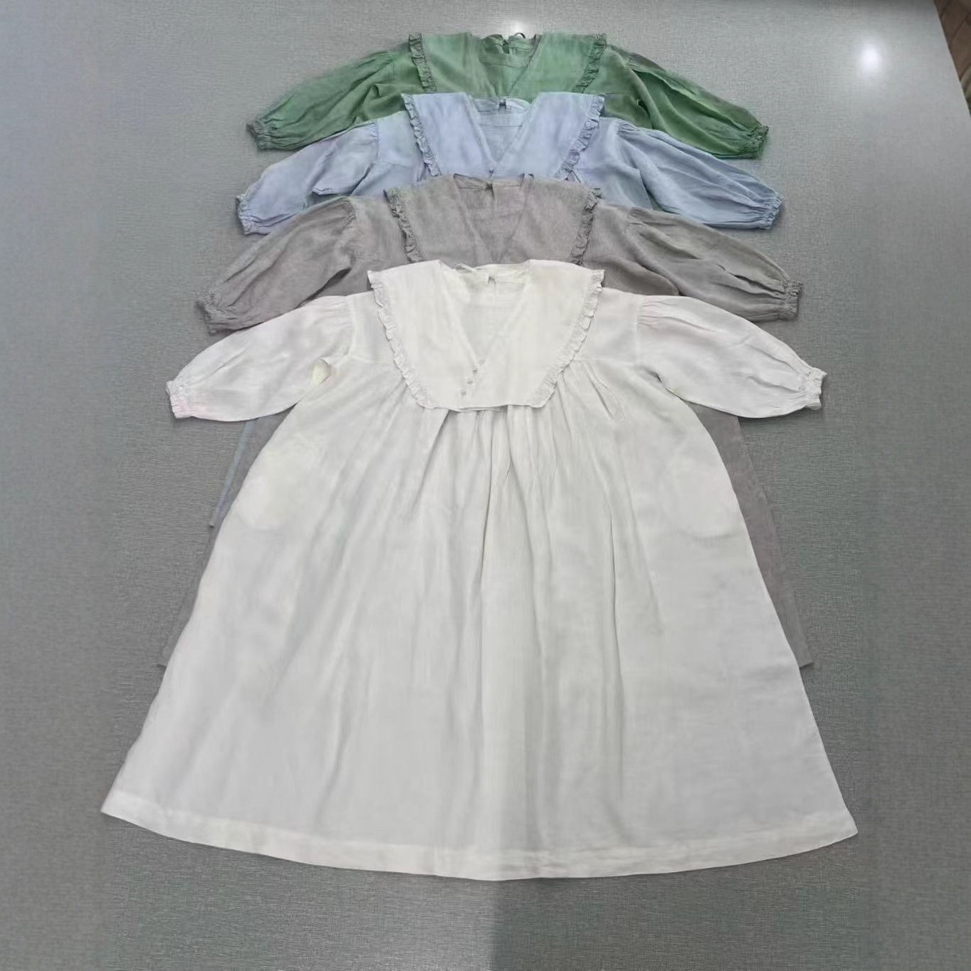 Langes, lockeres und vielseitiges Leinenkleid im Bohemian-Stil, elegant und einfarbig, neu für Herbst 2025_voghion.com