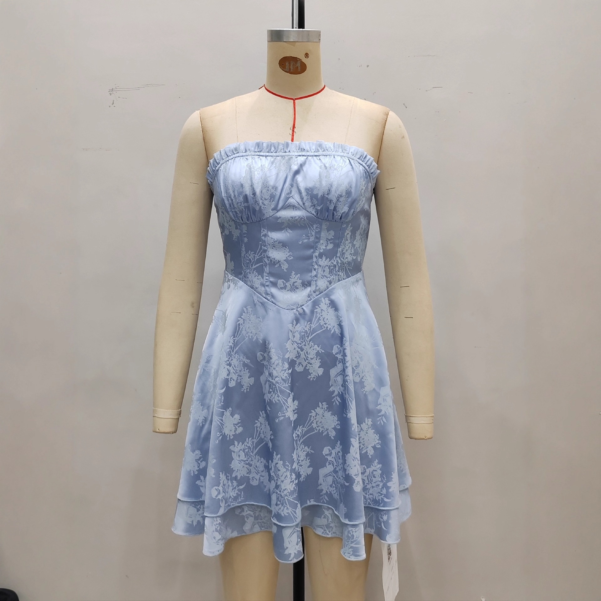 Nuevo vestido de princesa estilo europeo americano con top palabra de honor y fruncido, elegante y moderno vestido de satén para verano._voghion.com