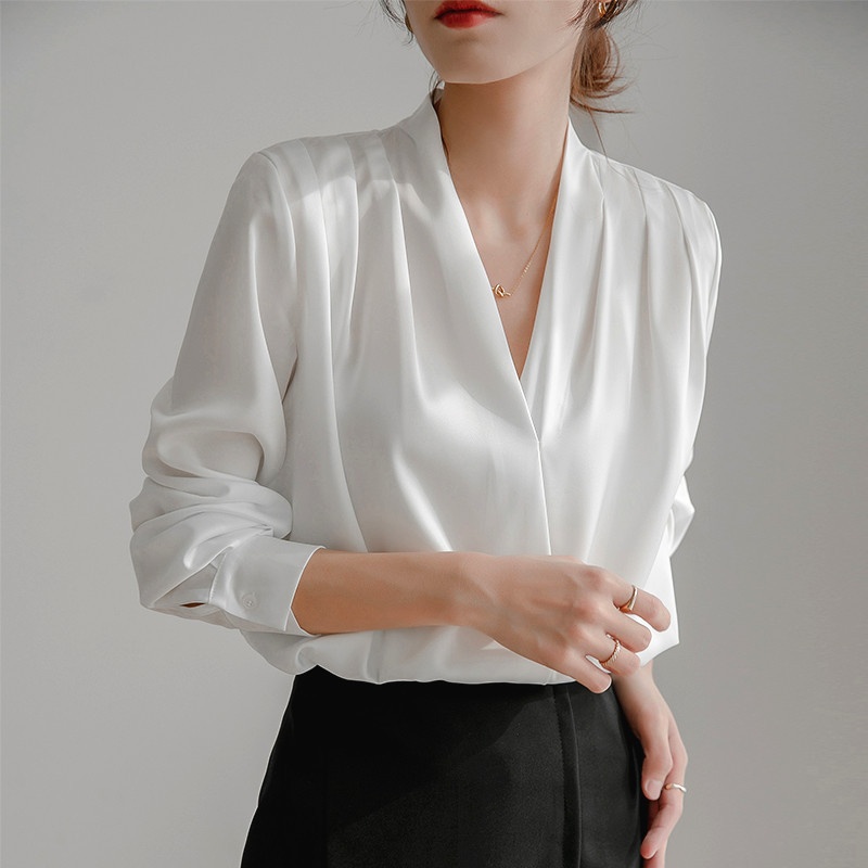 Real Shot Of 2025 Primavera Camicia da donna bianca a maniche lunghe con design francese, top in seta vintage, camicetta professionale in raso_voghion.com