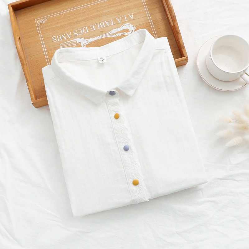 Camicia a maniche a tre quarti in garza a doppio strato per donna, collezione estate 2025, abbottonatura in pizzo ricamato, bella e_voghion.com