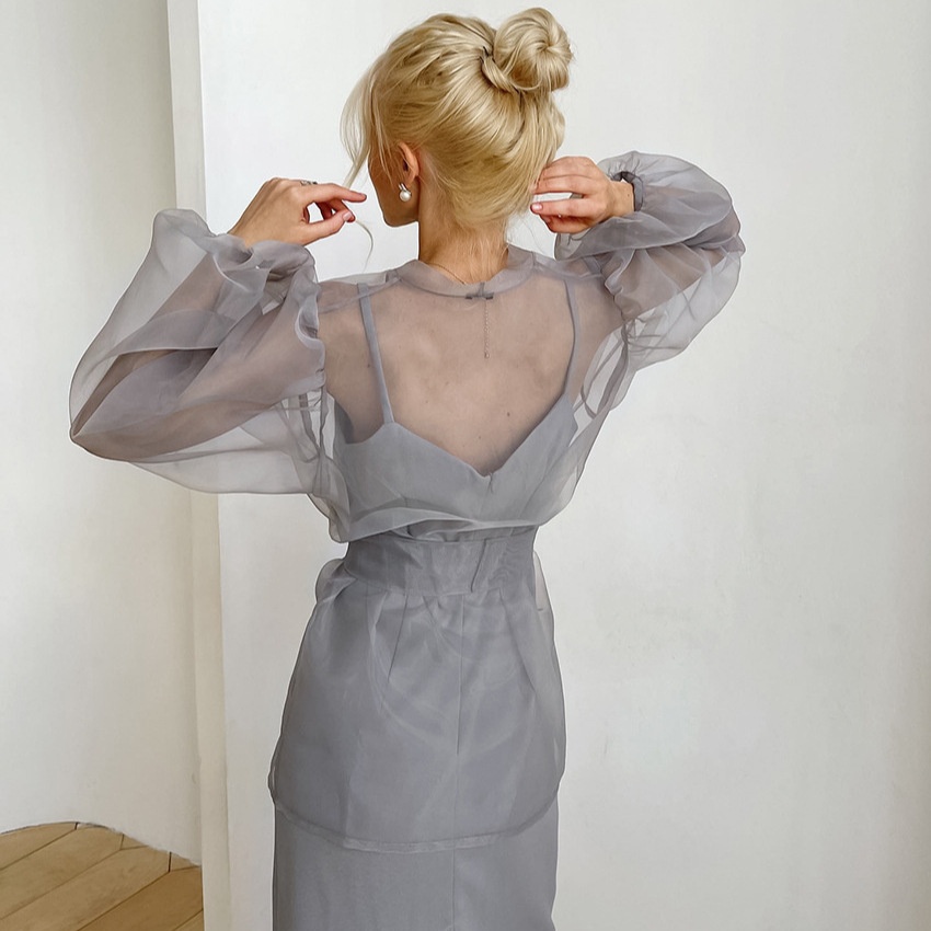 Camicetta ampia e trasparente da donna in stile euro-americano per la primavera/estate 2025, con maniche a sbuffo e inserti in pizzo a rete._voghion.com