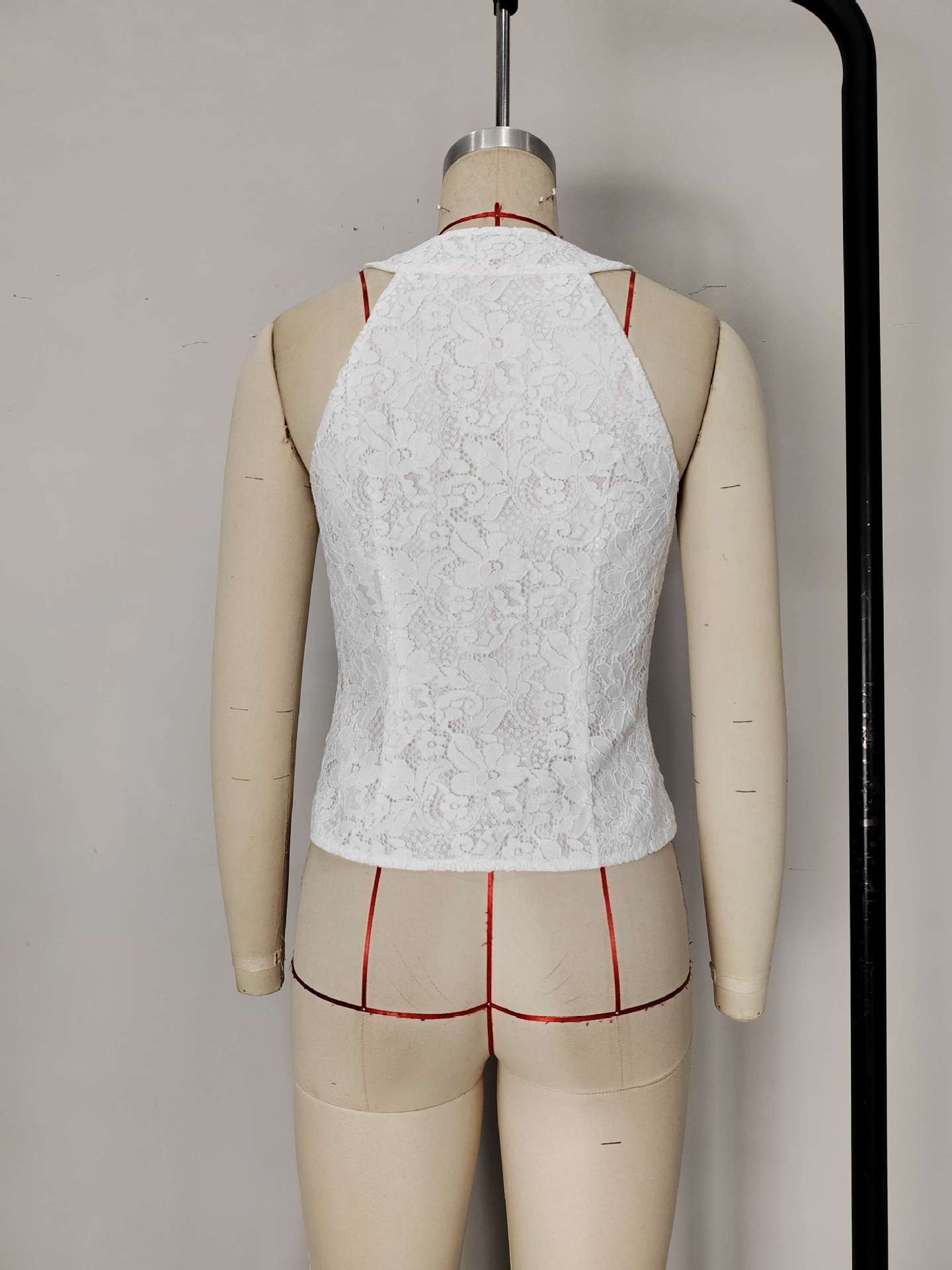 Chaleco de mujer con cuello en v y elegantes detalles de encaje_voghion.com