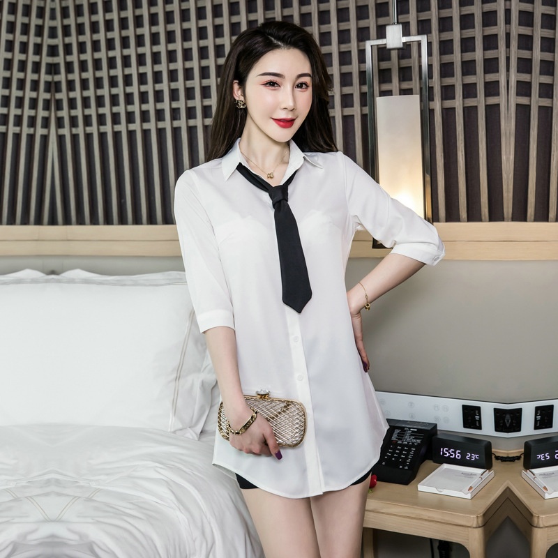 Camicia bianca da donna, modello estivo, vestibilità ampia, taglie forti, maniche corte, lunghezza media, con laccetti 2113_voghion.com