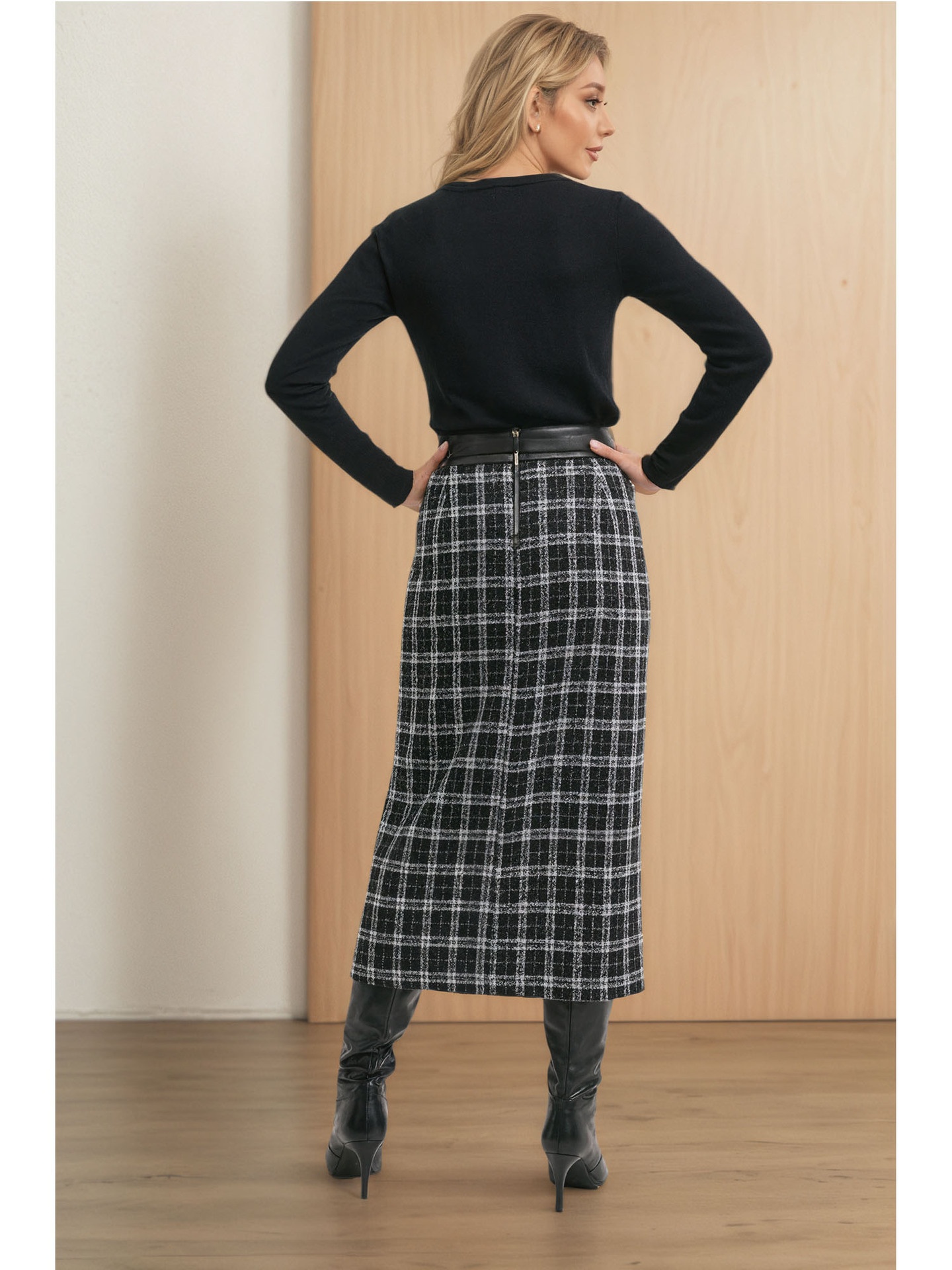 Stilren retro rutig lång kjol med konstläder och stickat_voghion.com