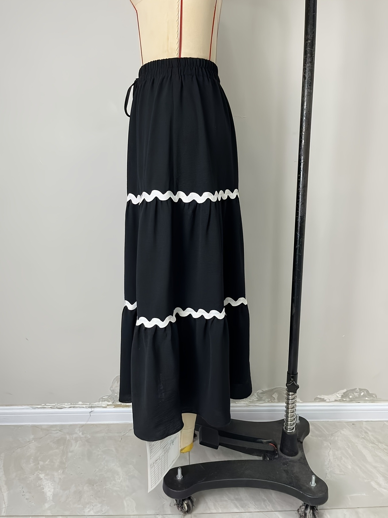Dam bohemisk kjol med vågig spets och stor fåll i plus size_voghion.com