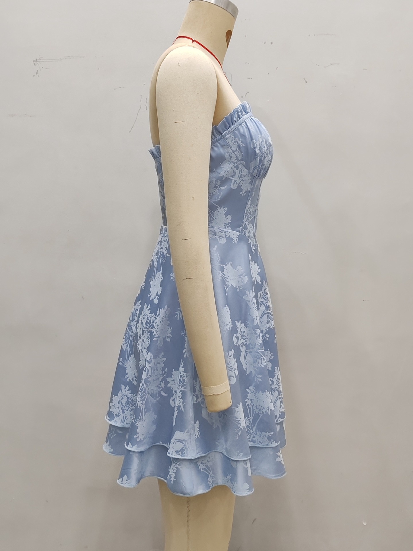 Robe princesse bustier froncée de style européen et américain, élégante et tendance en satin pour l'été._voghion.com