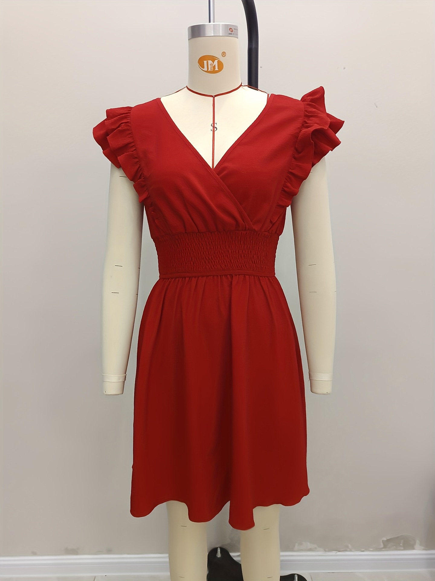 Nouvelle robe de vacances croisée à col en V plissée et coupe ajustée, ornée de volants et d'un col croisé, mettant en valeur la taille_voghion.com