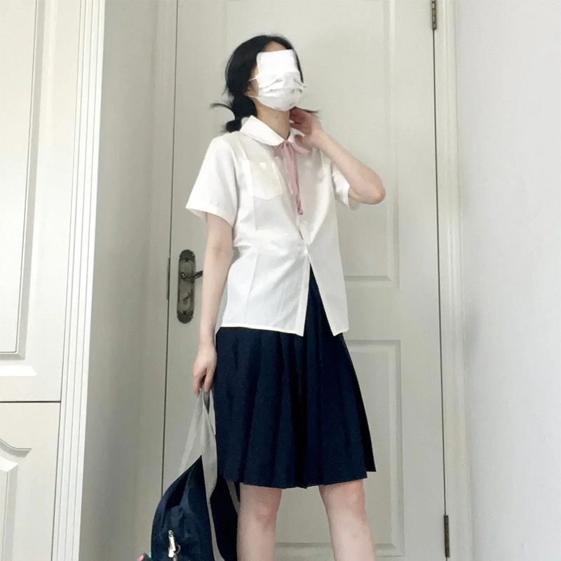 Disponibile all'ingrosso direttamente dal produttore: uniforme scolastica giapponese per studenti delle scuole medie (JK) con scollo rotondo e maniche corte._voghion.com