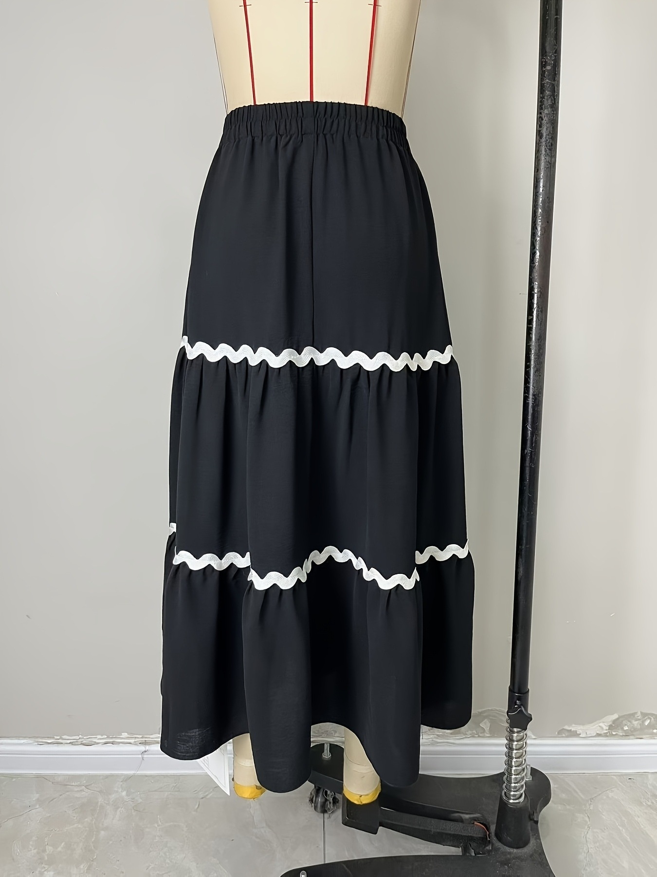 Dam bohemisk kjol med vågig spets och stor fåll i plus size_voghion.com