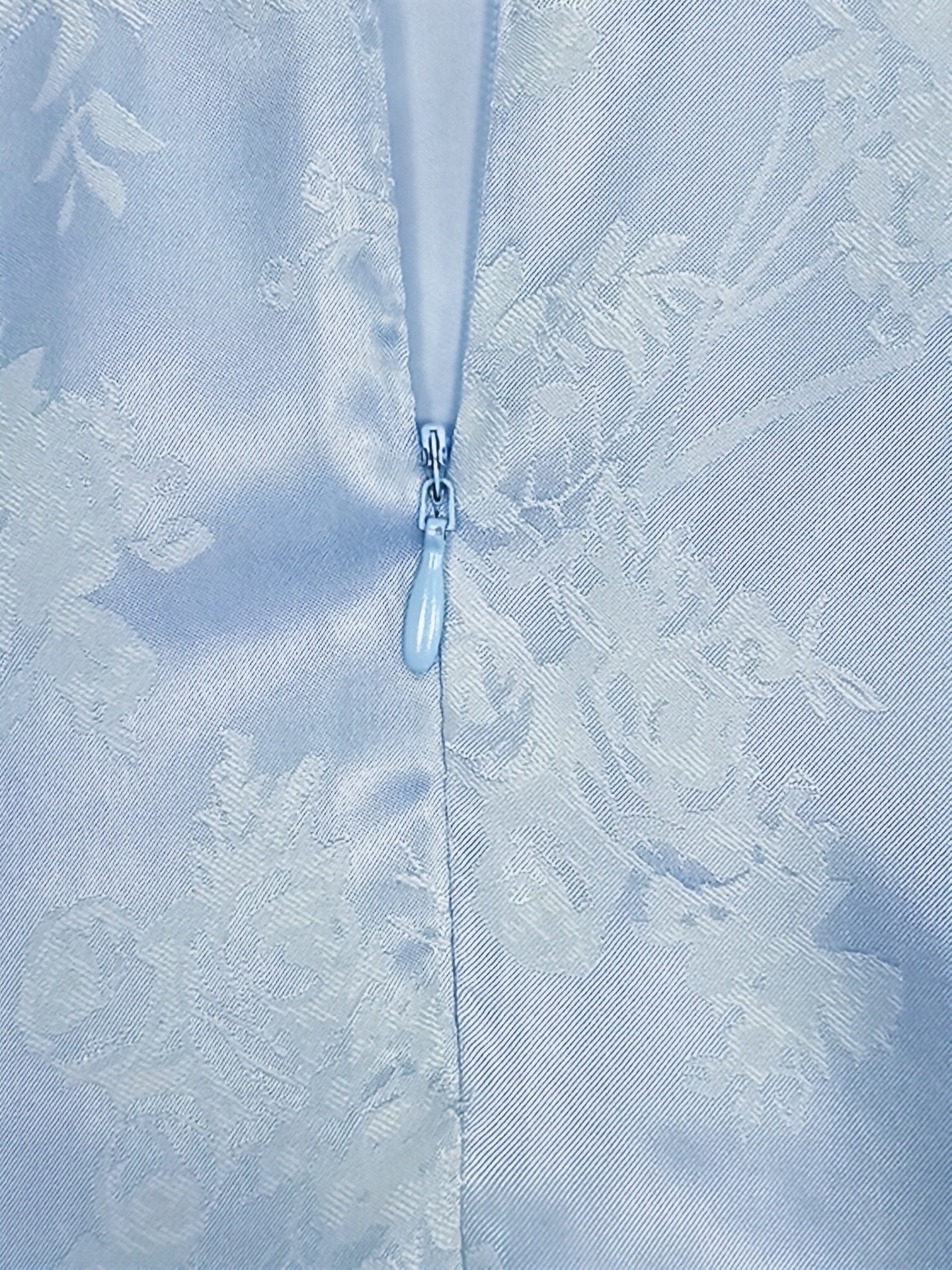 Robe princesse bustier froncée de style européen et américain, élégante et tendance en satin pour l'été._voghion.com