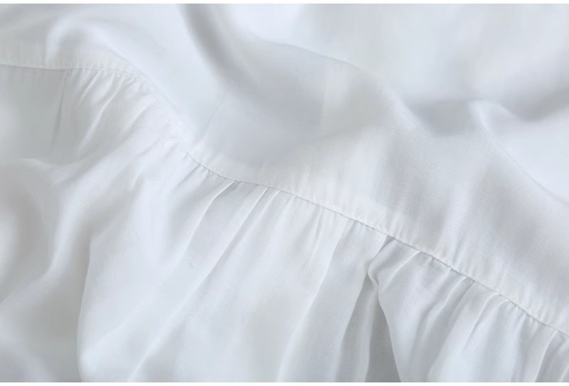 Camicia da donna bianca a tinta unita, media lunghezza, per esportazione transfrontaliera, estiva, casual, ampia, davanti corta, dietro lunga, ideale per il sole._voghion.com