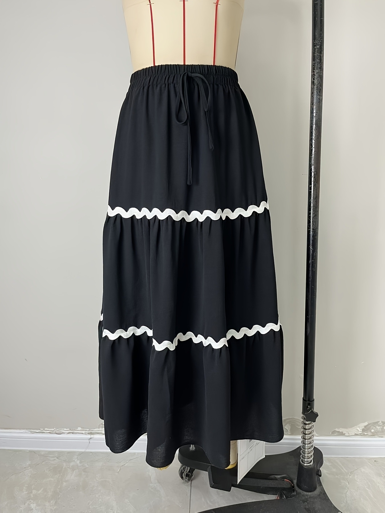 Dam bohemisk kjol med vågig spets och stor fåll i plus size_voghion.com