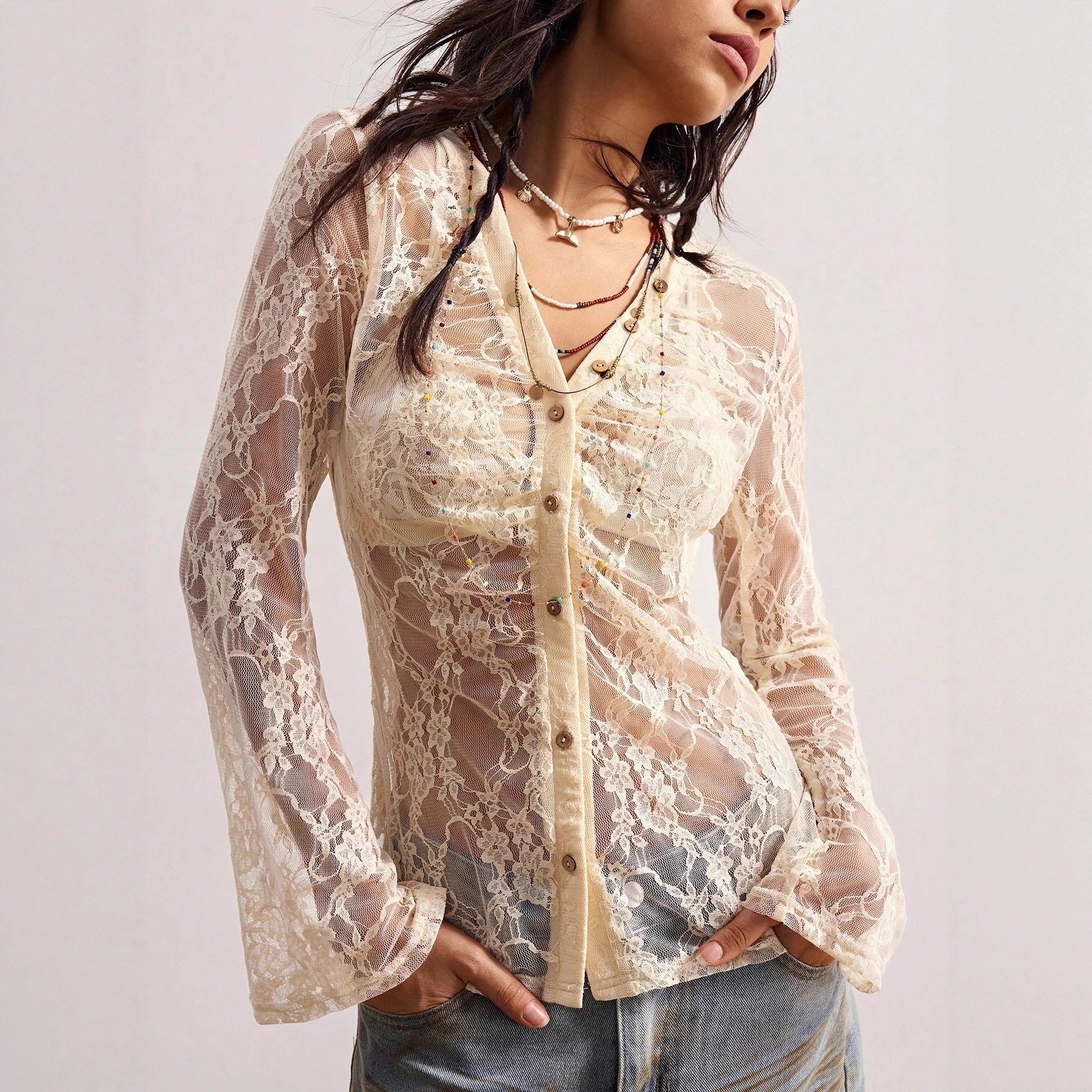 Camicia in pizzo nuova primavera 2026 europea e americana transfrontaliera, vestibilità slim, design di nicchia, top semitrasparente da pendolare per_voghion.com