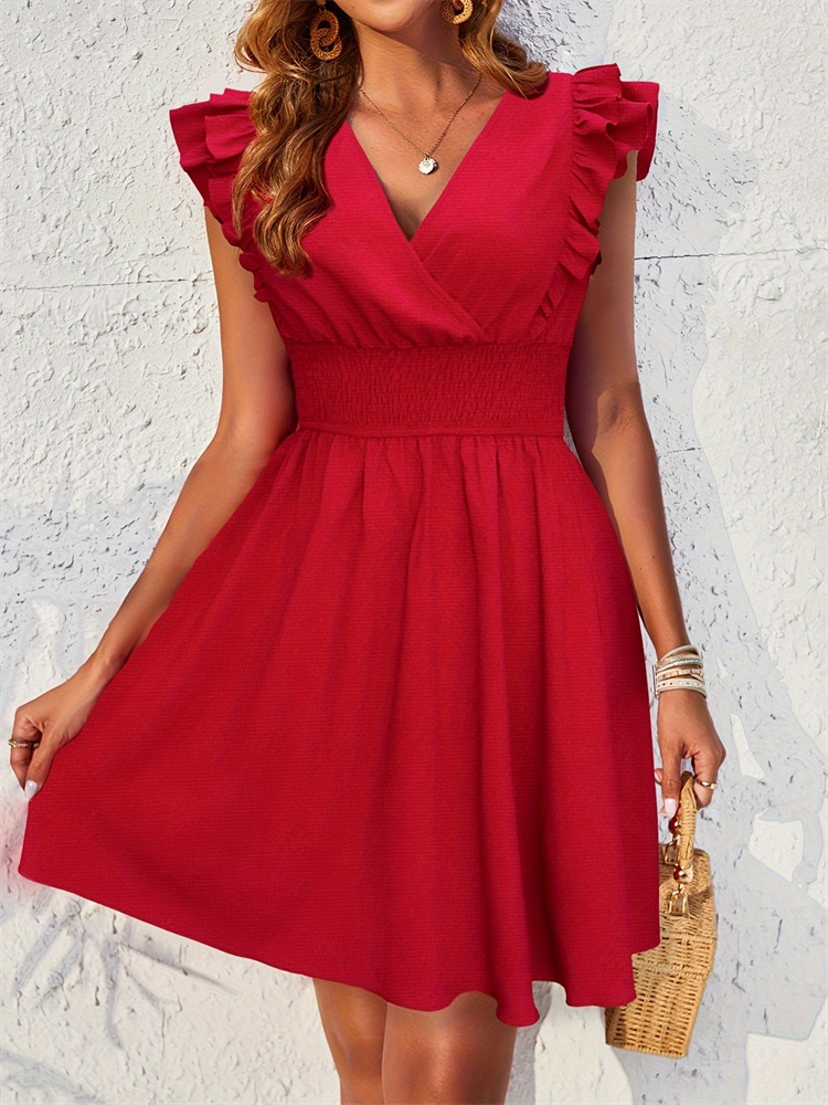 Nouvelle robe de vacances croisée à col en V plissée et coupe ajustée, ornée de volants et d'un col croisé, mettant en valeur la taille_voghion.com