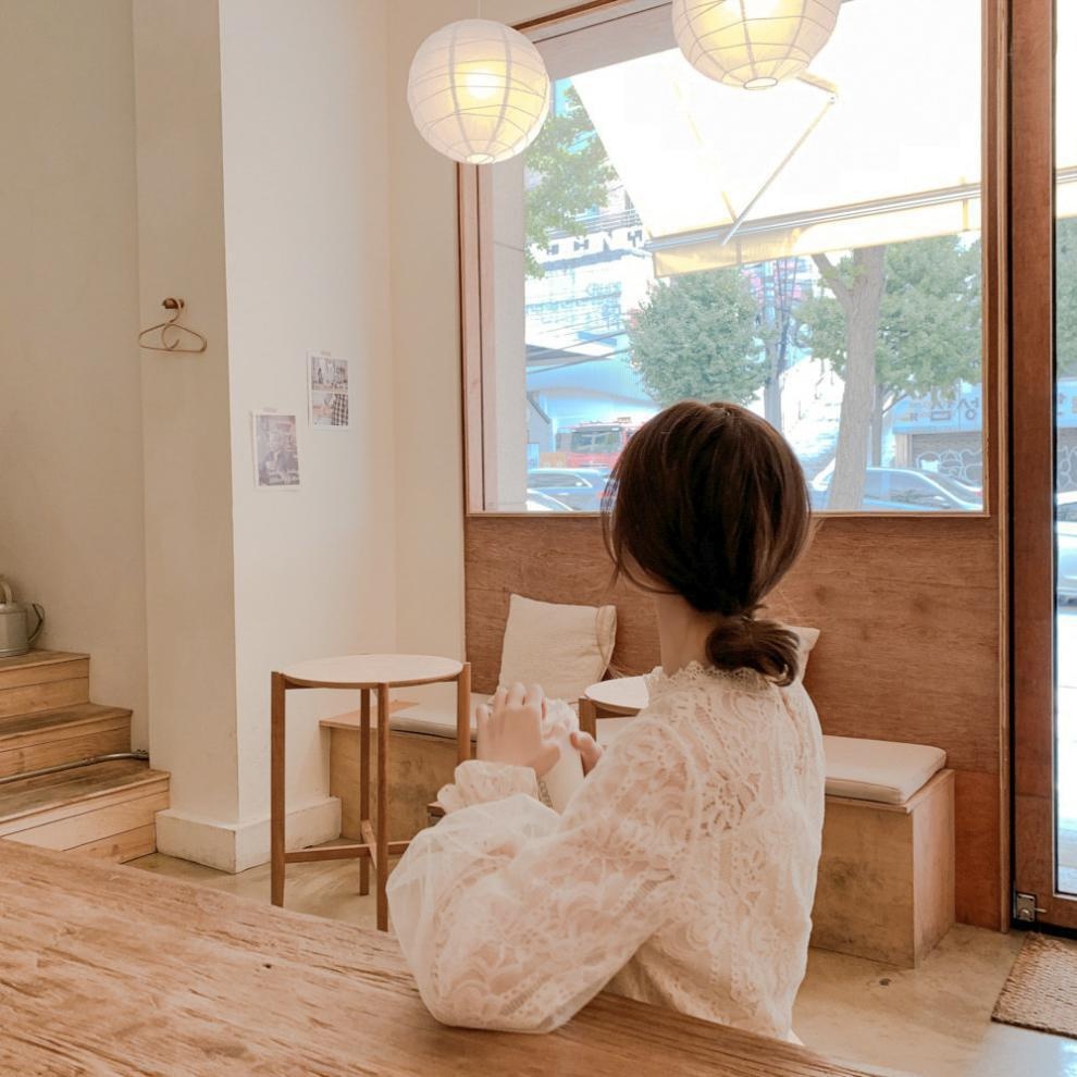 White Lace Blouse With Lantern Sleeves Korean Style Elegant Top_voghion.com