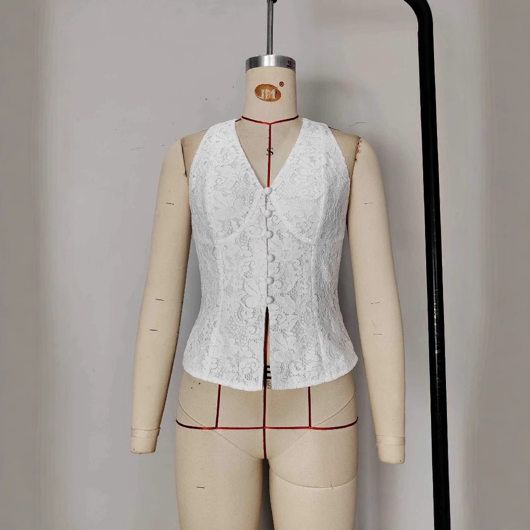 Chaleco blanco de diseño transfronterizo con cuello en V, botonadura sencilla y ribete de encaje, estilo intelectual, para mujer, corte ajustado y sin mangas._voghion.com