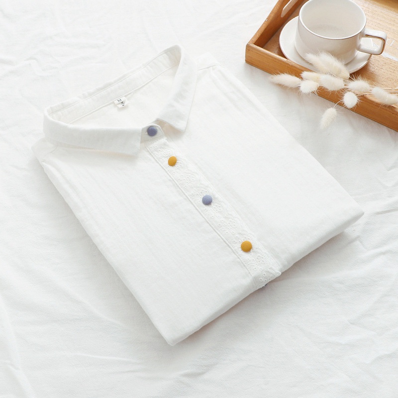 Camicia a maniche a tre quarti in garza a doppio strato per donna, collezione estate 2025, abbottonatura in pizzo ricamato, bella e_voghion.com