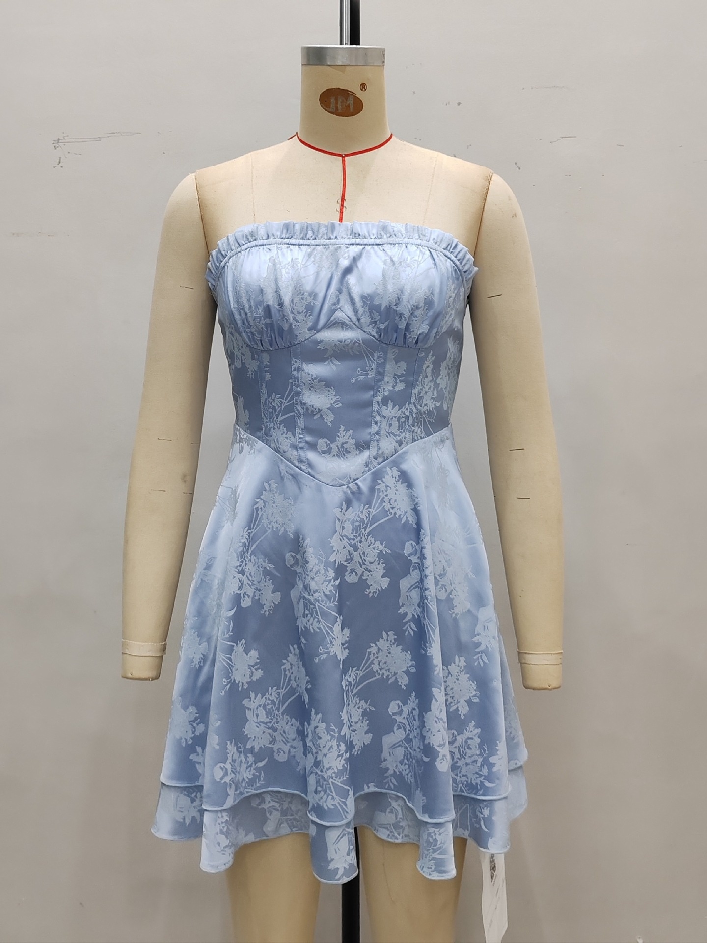 Robe princesse bustier froncée de style européen et américain, élégante et tendance en satin pour l'été._voghion.com