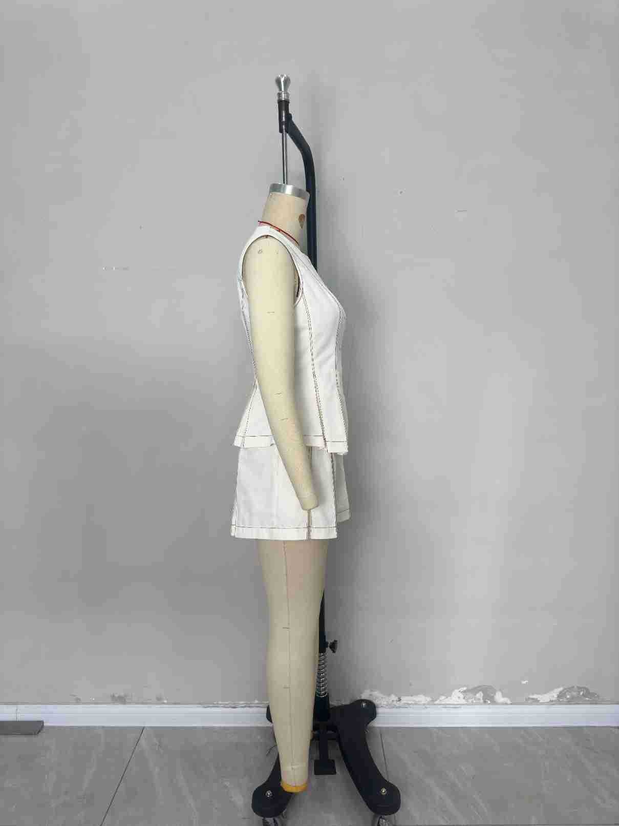 Elegant Apricot Sleeveless Buttoned Vest And Pleated Shorts Set_voghion.com