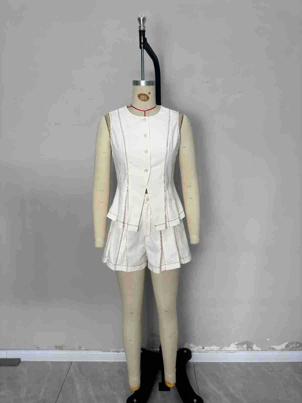 Elegant Apricot Sleeveless Buttoned Vest And Pleated Shorts Set_voghion.com