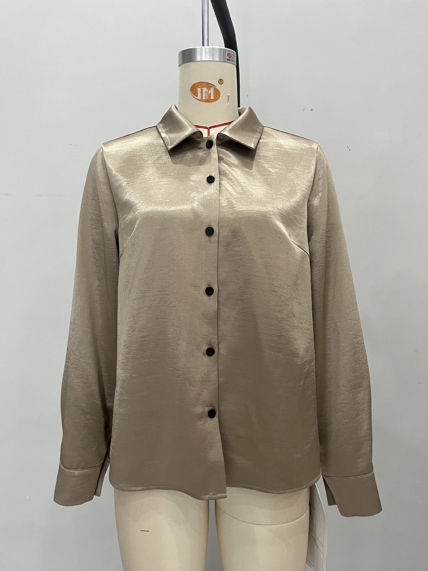 Elegant damblus med lång ärm och öppen front för hösten_voghion.com