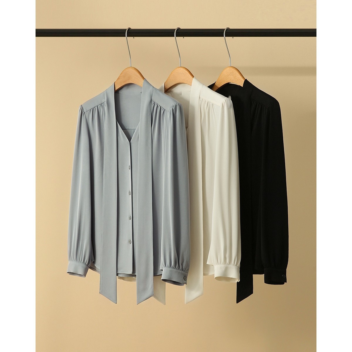 Camicia elegante da donna in acetato con scollo a v e fiocco_voghion.com