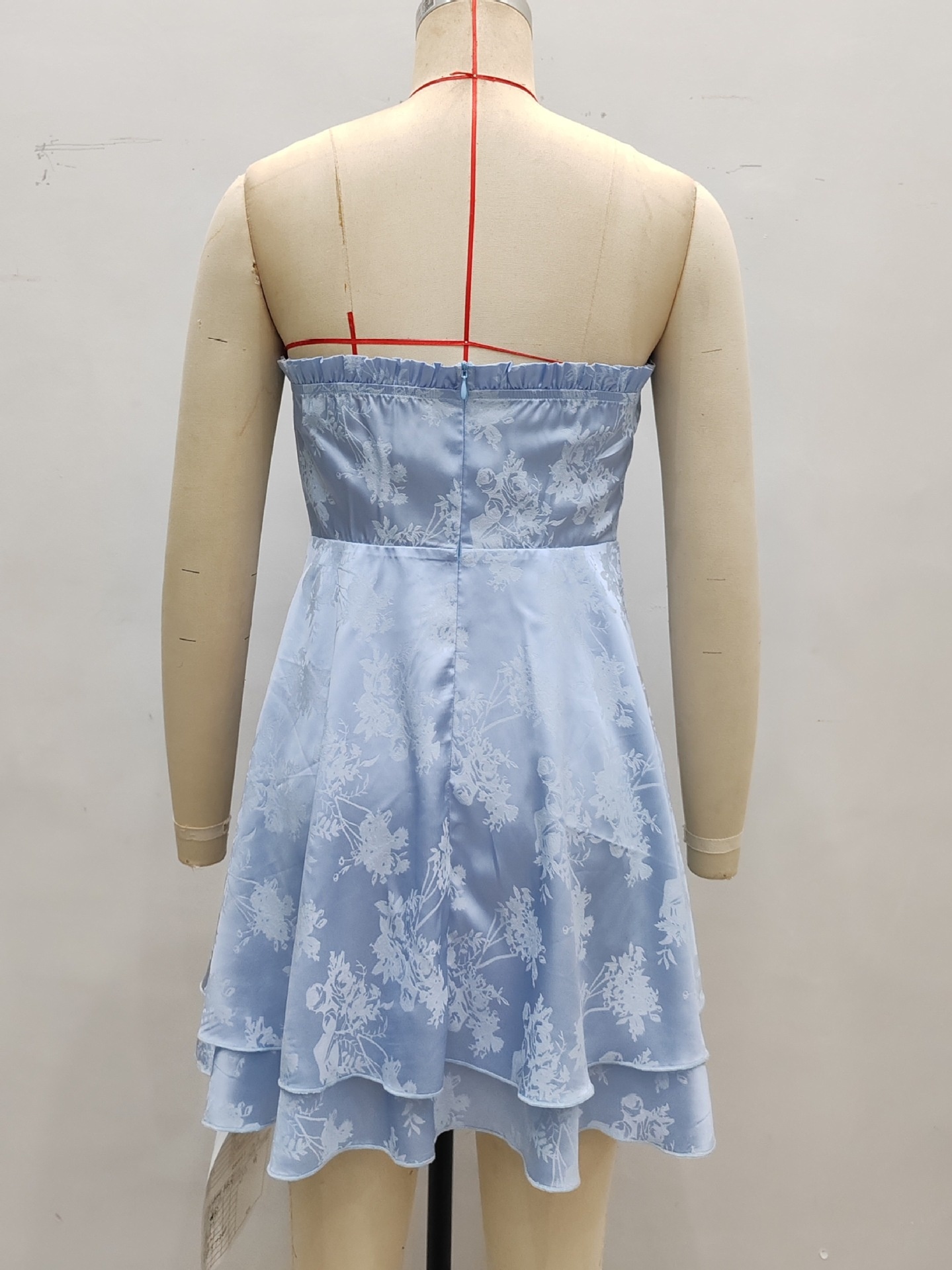 Robe princesse bustier froncée de style européen et américain, élégante et tendance en satin pour l'été._voghion.com