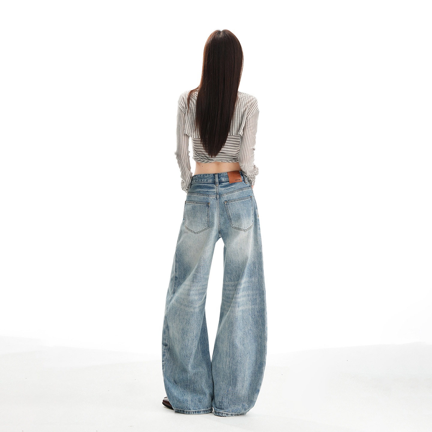 Hellblaue, gewaschene Jeans mit geradem Bein, neuer Herbststil, figurschmeichelnde und locker sitzende Hose mit weitem Bein für große Frauen, vielseitig einsetzbar_voghion.com