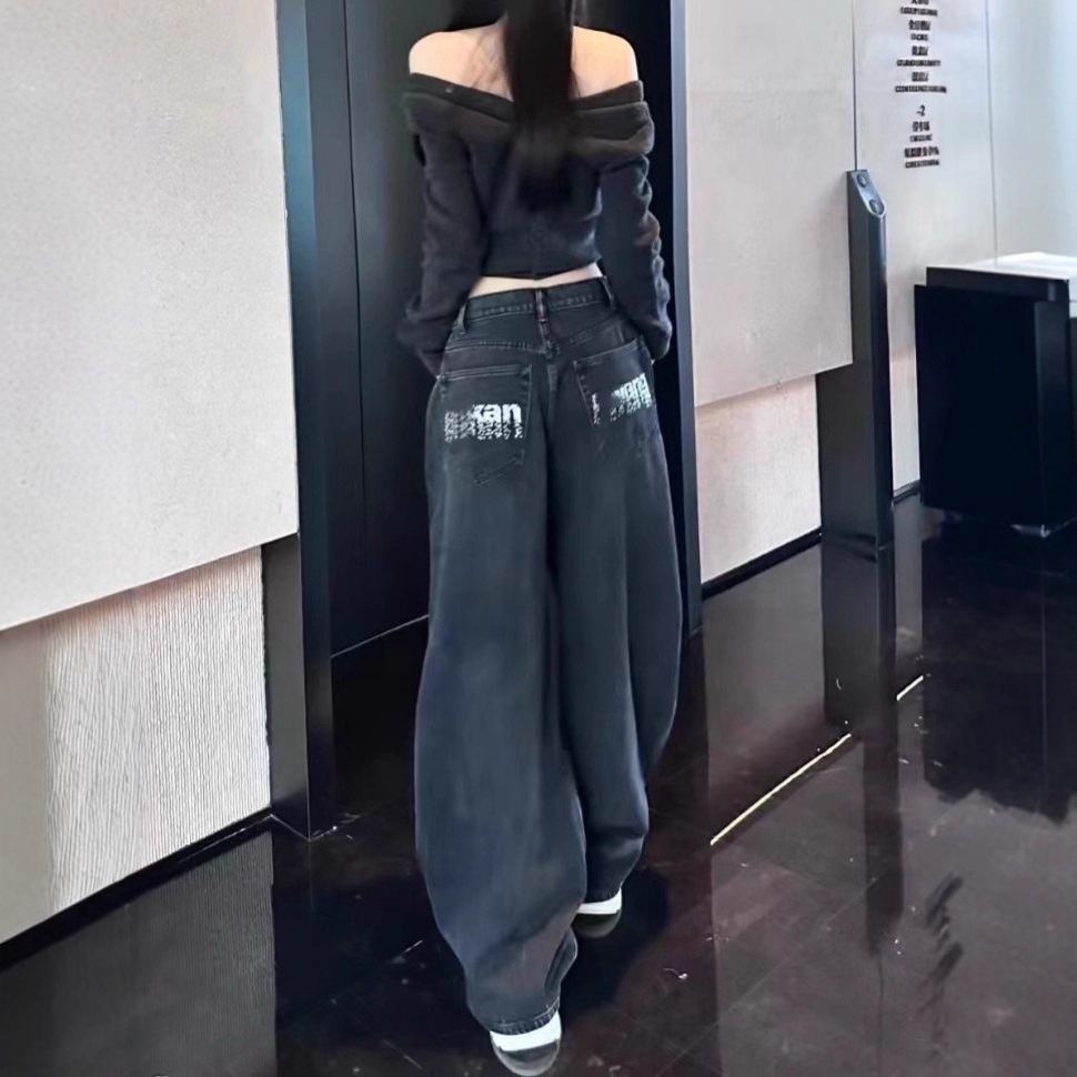 Shenzhen Nanyou Dawang 25 Spring High-End Women's Wear: Jeans With Rhinestone Design, Back Logo, Double Pockets, And_voghion.com