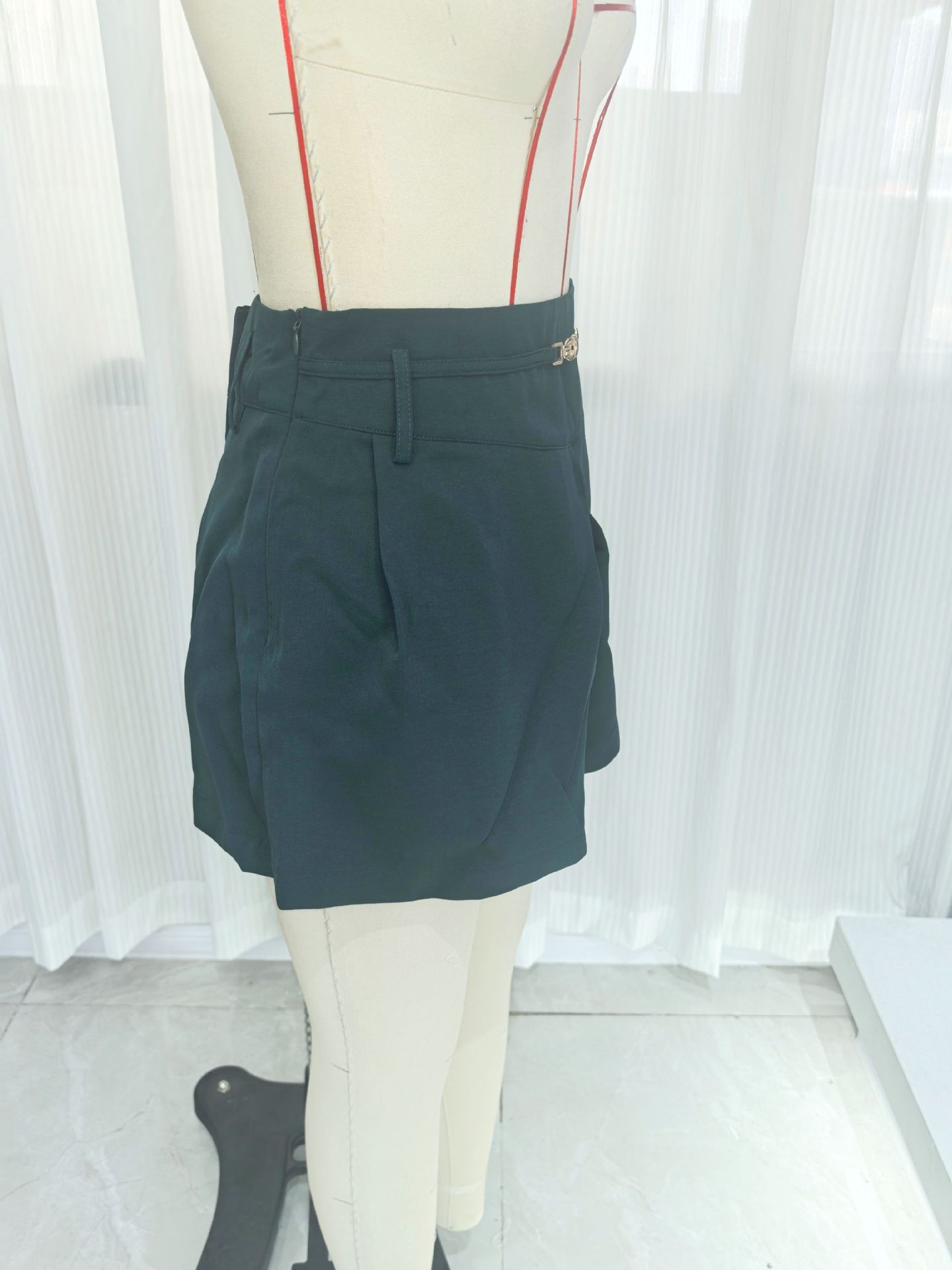 Elegant Women's Shorts For Professional Office Attire Solid Colour_voghion.com
