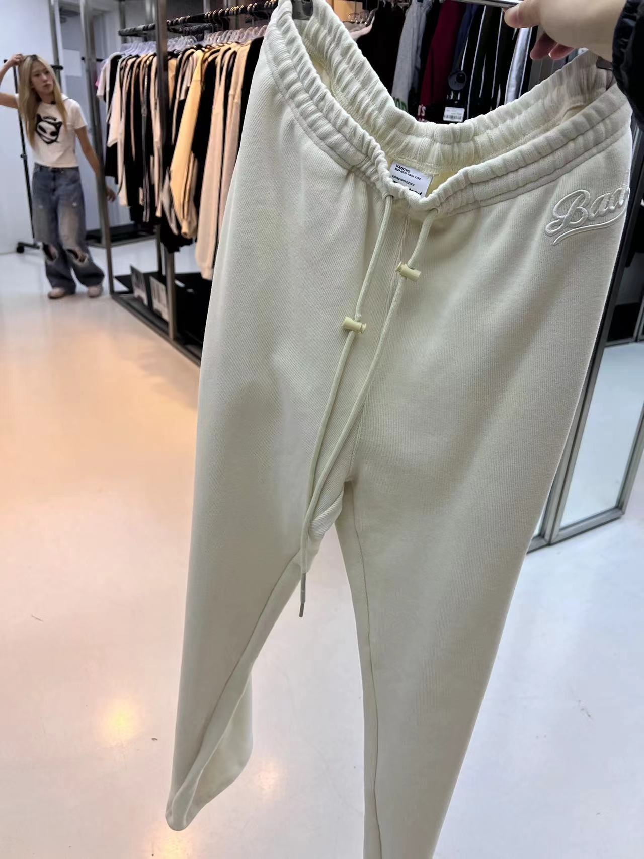 Women's Sweatpants American Retro Embroidery Soft Drapey Fit_voghion.com