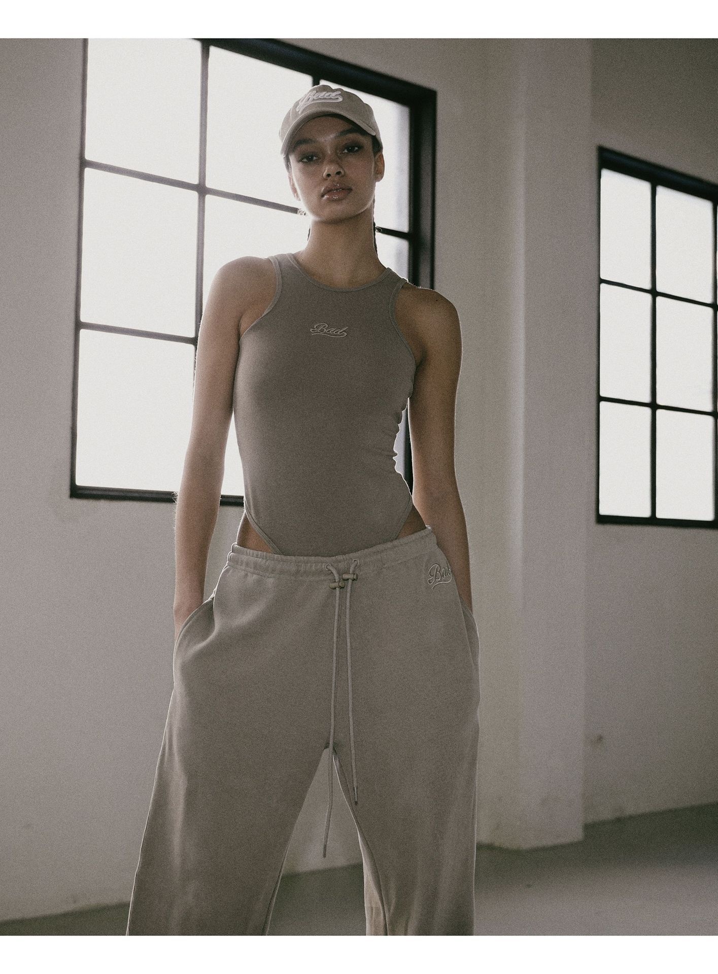 Women's Sweatpants American Retro Embroidery Soft Drapey Fit_voghion.com