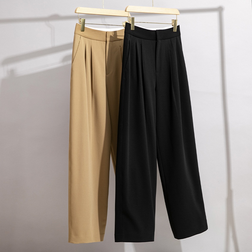 Calça feminina reta com caimento impecável, lisa e versátil, estilo harém, ideal para primavera e outono._voghion.com