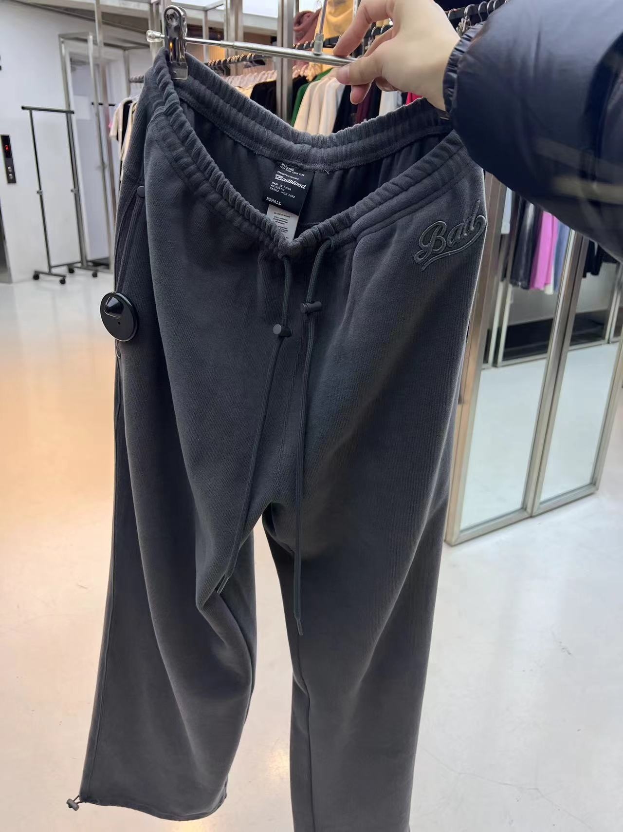 Women's Sweatpants American Retro Embroidery Soft Drapey Fit_voghion.com