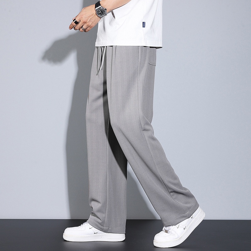 Hochwertige, dünne Freizeithose aus Eisseide für Herren, neue trendige Sommerhose mit Streifenmuster, strukturierter Oberfläche, lockerem Schnitt und geradem Bein._voghion.com