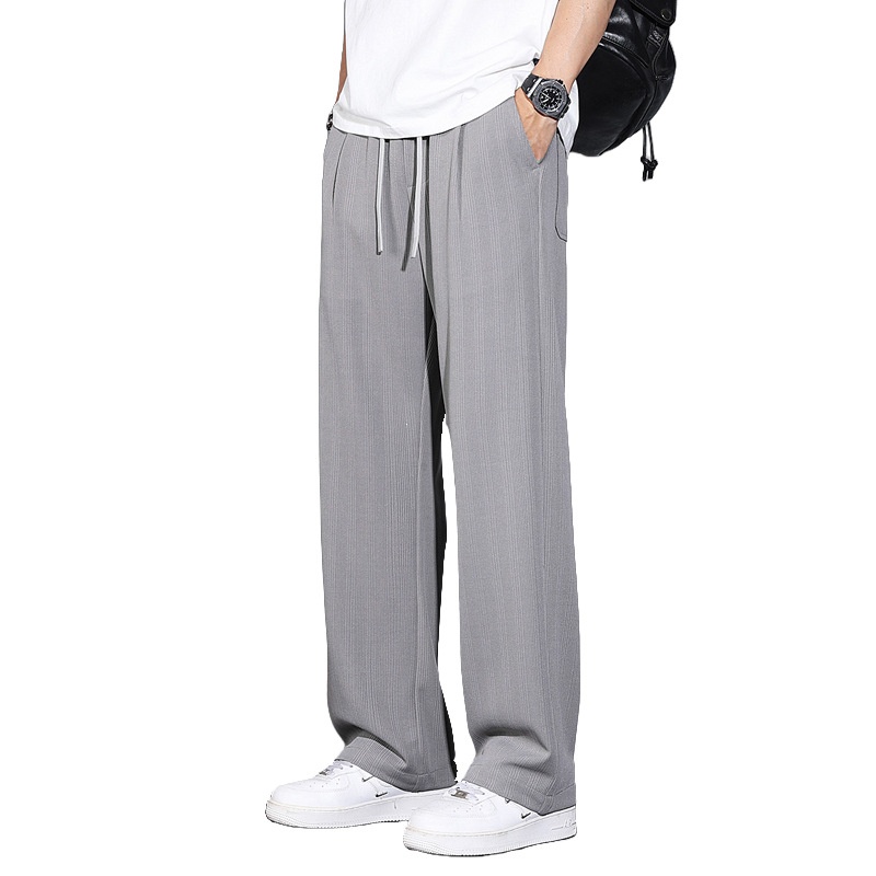 Hochwertige, dünne Freizeithose aus Eisseide für Herren, neue trendige Sommerhose mit Streifenmuster, strukturierter Oberfläche, lockerem Schnitt und geradem Bein._voghion.com