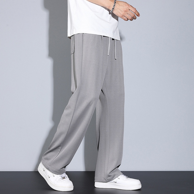 Hochwertige, dünne Freizeithose aus Eisseide für Herren, neue trendige Sommerhose mit Streifenmuster, strukturierter Oberfläche, lockerem Schnitt und geradem Bein._voghion.com