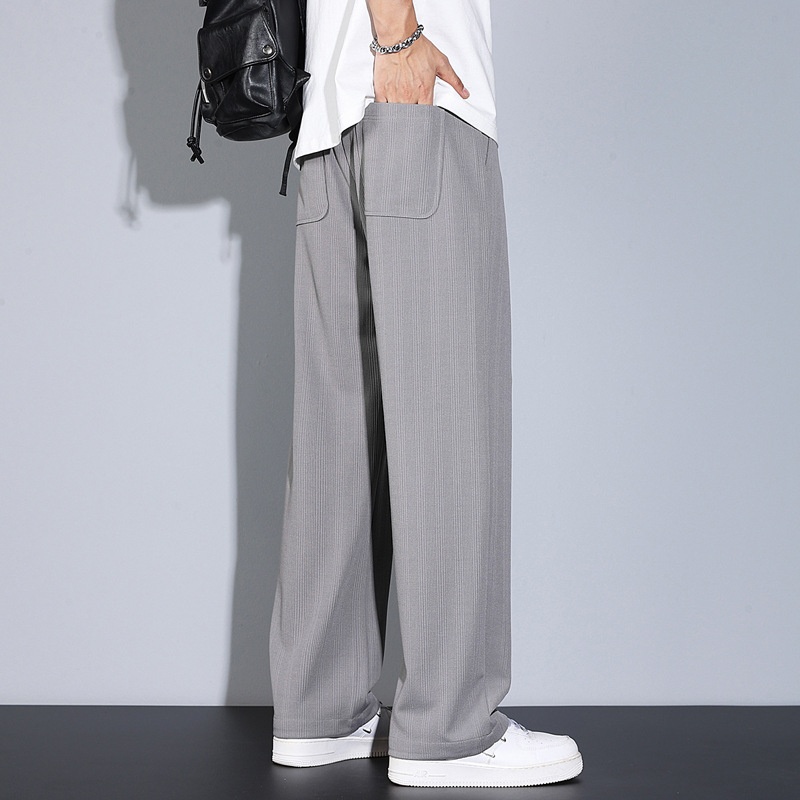 Hochwertige, dünne Freizeithose aus Eisseide für Herren, neue trendige Sommerhose mit Streifenmuster, strukturierter Oberfläche, lockerem Schnitt und geradem Bein._voghion.com