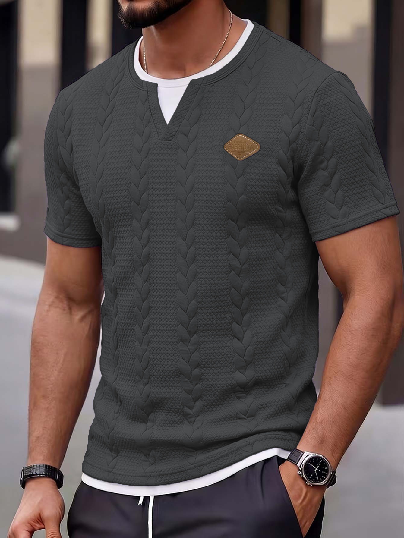 T-shirt uomo in jacquard testurizzato con logo in pelle estate_voghion.com